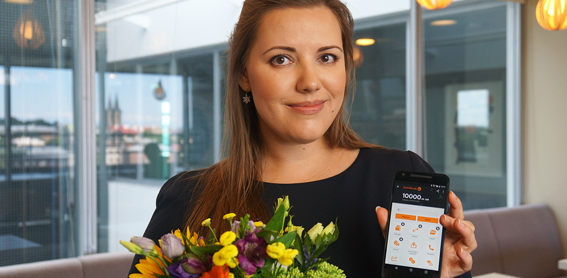 Выигравшая 10 000 € девушка с удовольствием продолжает пользоваться мобильным приложением