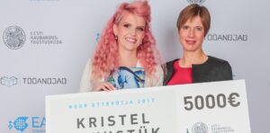 noore ettevõtja preemia Kristel Kruustük, president Kersti Kaljulaid