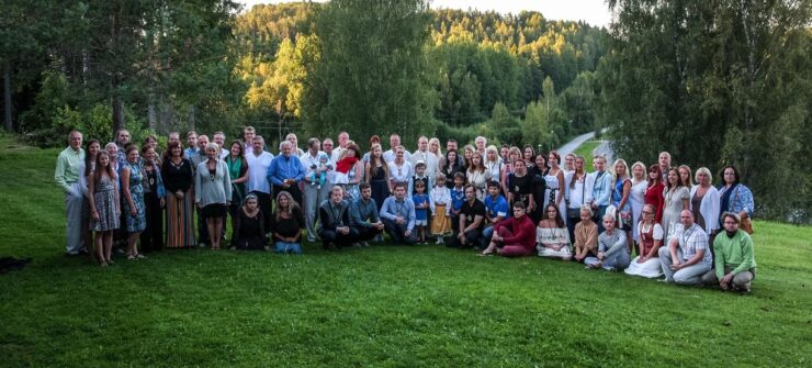 Grupipilt kuskil põllu peal.