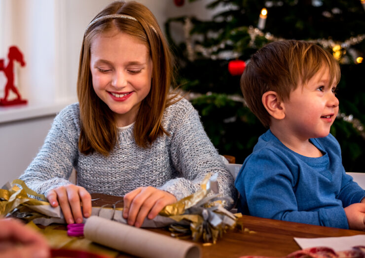 lapsed pakkimas jõulukingitusi