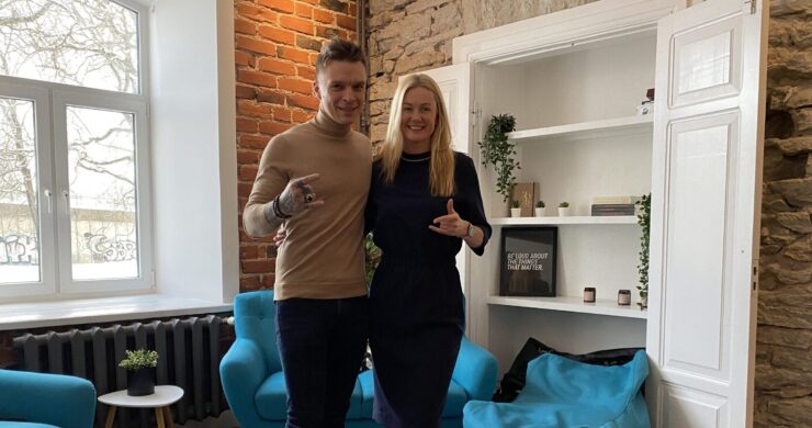 Tanel Padar kogumispäeviku podcastis külas, pilt