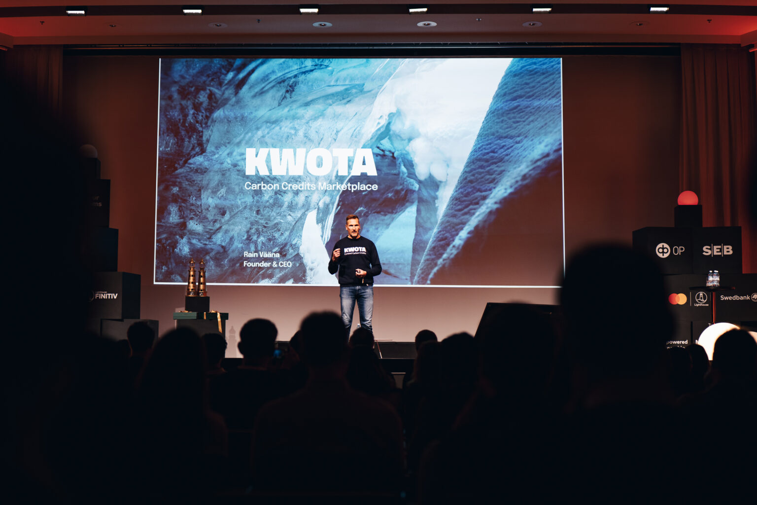 Eesti idufirma KWOTA pälvis Helsingist väärika tunnustuse, pildil seisab Kwota CEO Rain vääna