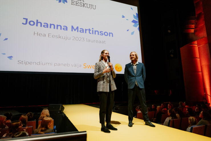 Pildil on Johanna Martinson, hea eeskuju 2023 preemia pälvija, kes teeb lavak kõne.