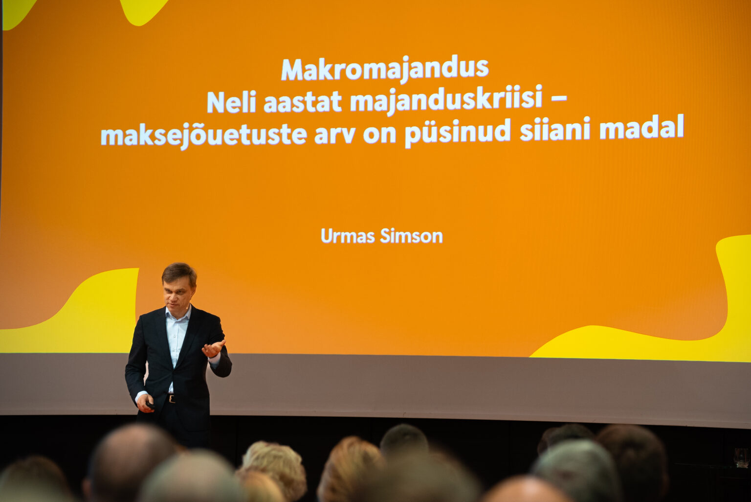 Urmas Simson esitlemas