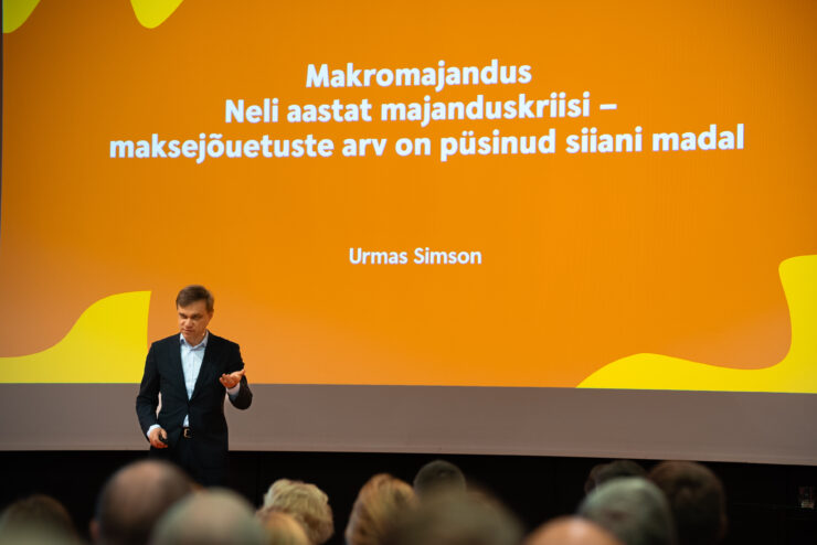 Urmas Simson esitlemas