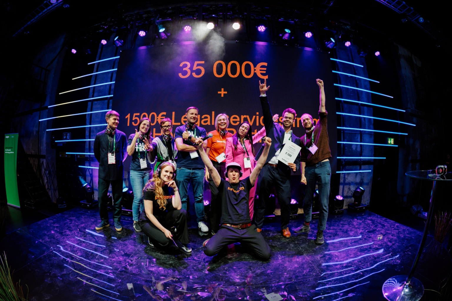 Fotol on 23. mail 2025 toimunud Prototroni finaal - võitjad ja meeskond