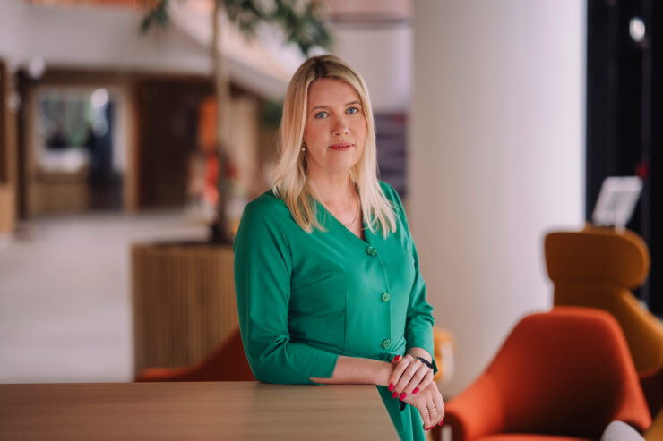 Pildil on Swedbanki kõneisik Brit Padjus.