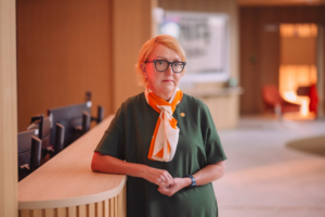 Fotol seisab Swedbanki kõneisik Ede Raagmets