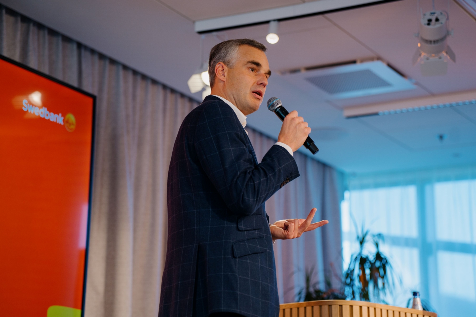 Fotol avab Swedbanki kaubandusseminari 2025 Swedbanki ettevõtete panganduse juht ja juhatuse liige Eero Treumann