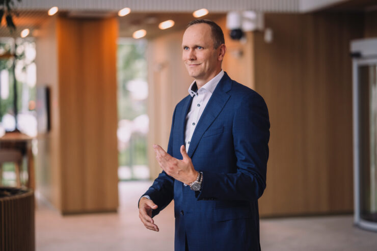 Fotol on Swedbanki kõneisik Olavi Lepp