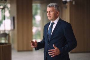 Fotol on Swedbanki kõneisik Pertti Rahnel