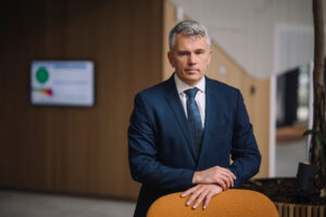 Fotol on Swedbanki kõneisik Pertti Rahnel