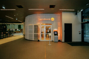 Fotol on Swedbanki Arteri esinduse sissepääs