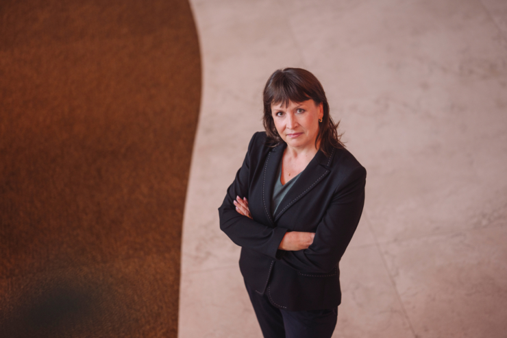 Fotol seisab Swedbanki kõneisik Aet Altroff