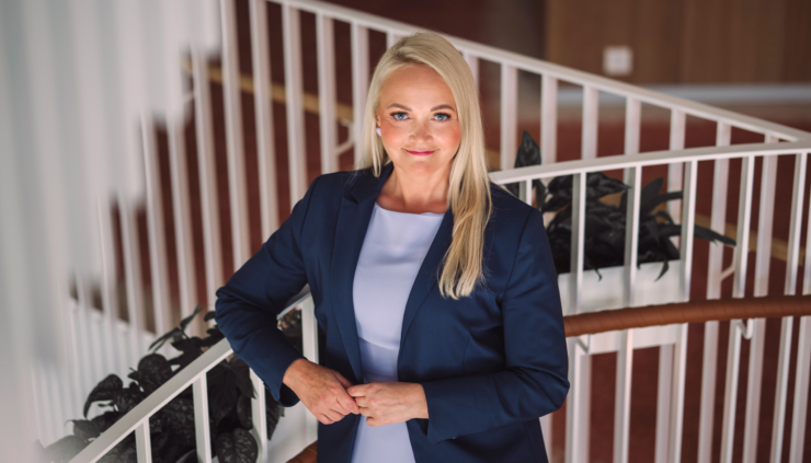 Fotol seisab Swedbanki kõneisik Anne Pärgma