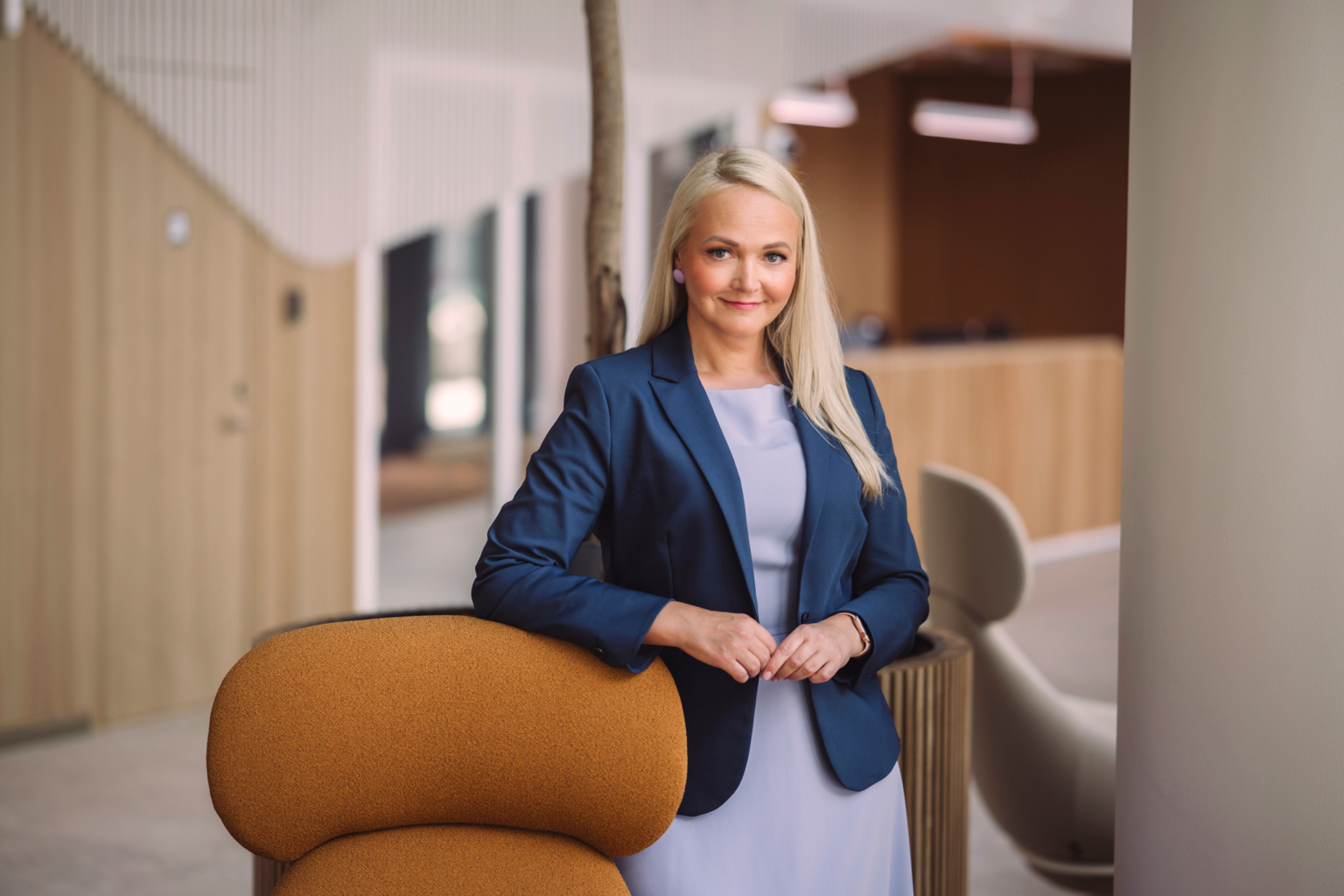 Fotol seisab Swedbanki kõneisik Anne Pärgma