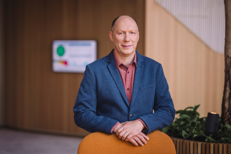 Fotol seisab Swedbanki kõneisik Eero Ergma