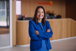 Fotol seisab Swedbanki kõneisik Liis Elmik