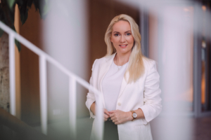 Fotol seisab Swedbanki kõneisik Liisa-Maria Lees