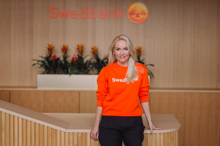 Fotol seisab Swedbanki kõneisik Liisa-Maria Lees