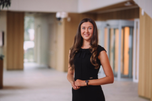 Fotol seisab Swedbanki kõneisik Marianna Rõbinskaja