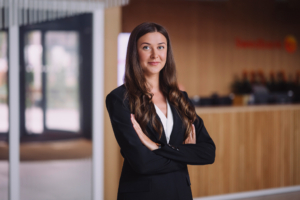 Fotol seisab Swedbanki kõneisik Marianna Rõbinskaja