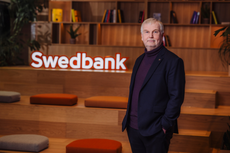 Fotol seisab Swedbanki kõneisik Marko Keerd