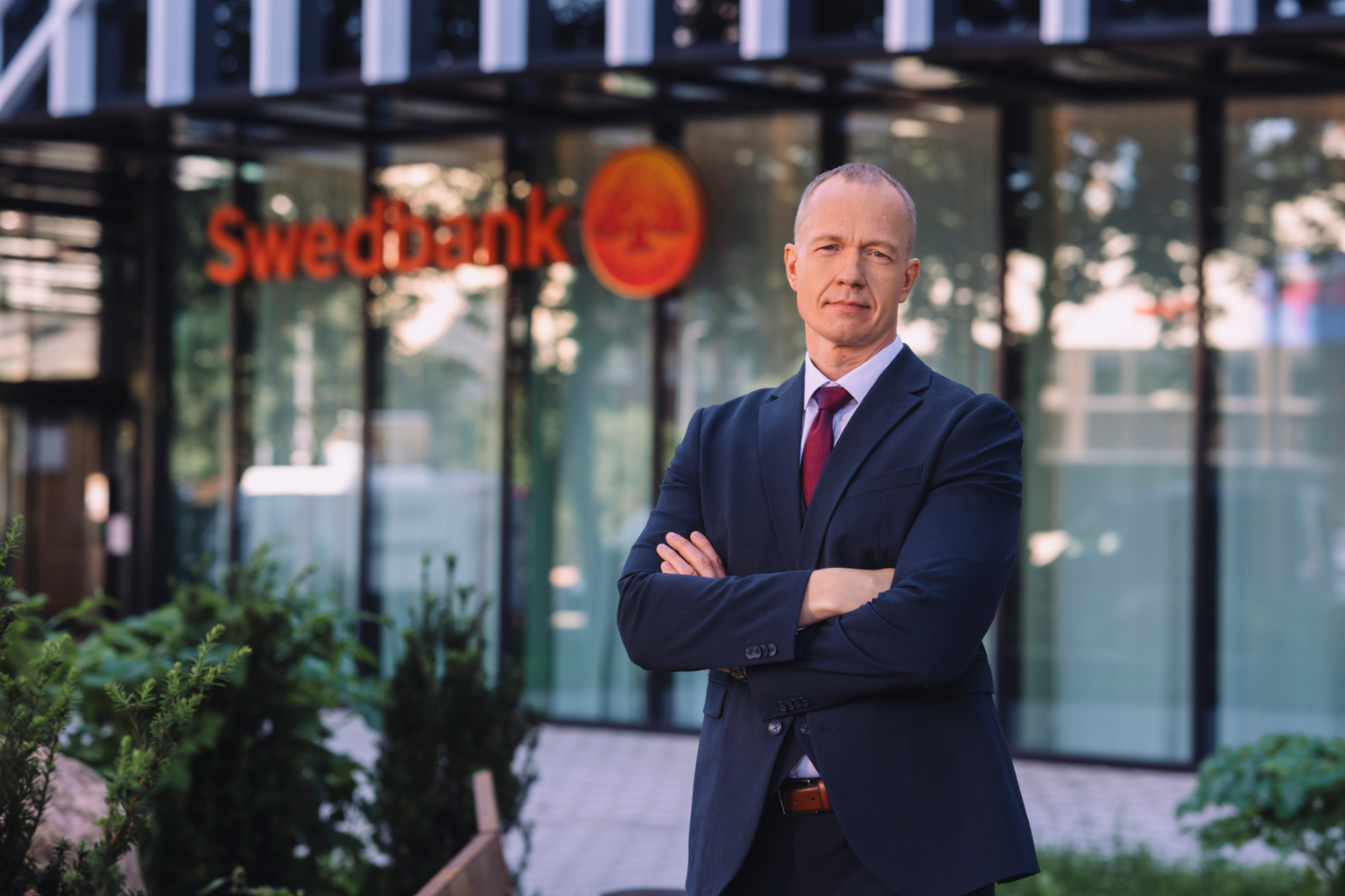 Fotol seisab Swedbanki kõneisik Raul Vahtra