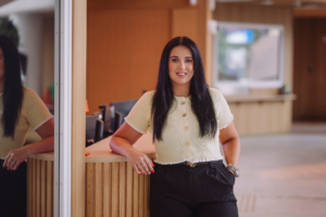 Fotol seisab Swedbanki kõneisik Sandra Dõba