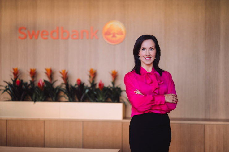 Fotol seisab Swedbanki kõneisik Tiina Muiste