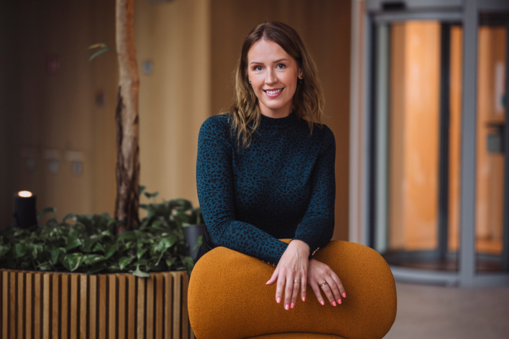 Fotol seisab Swedbanki kõneisik Tiina Pakk