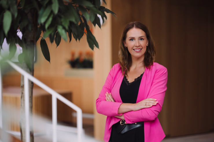 Fotol seisab Swedbanki kõneisik Tiina Pakk