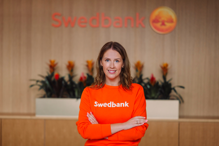 Fotol seisab Swedbanki kõneisik Tiina Pakk