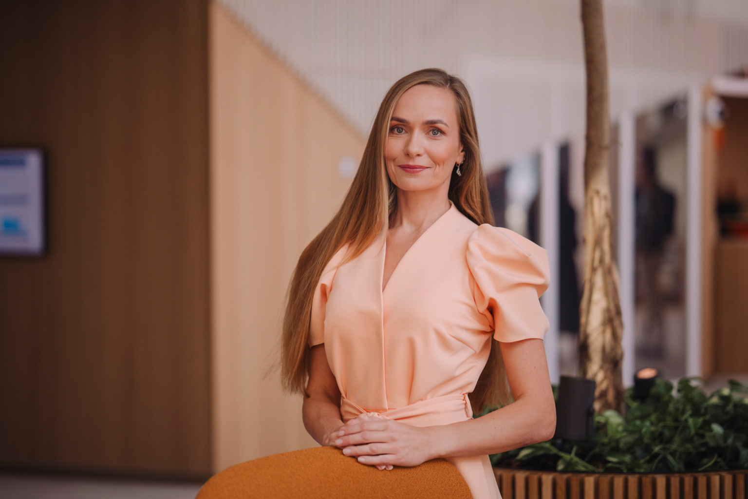 Fotol seisab Swedbanki kõneisik Eneli Nairis