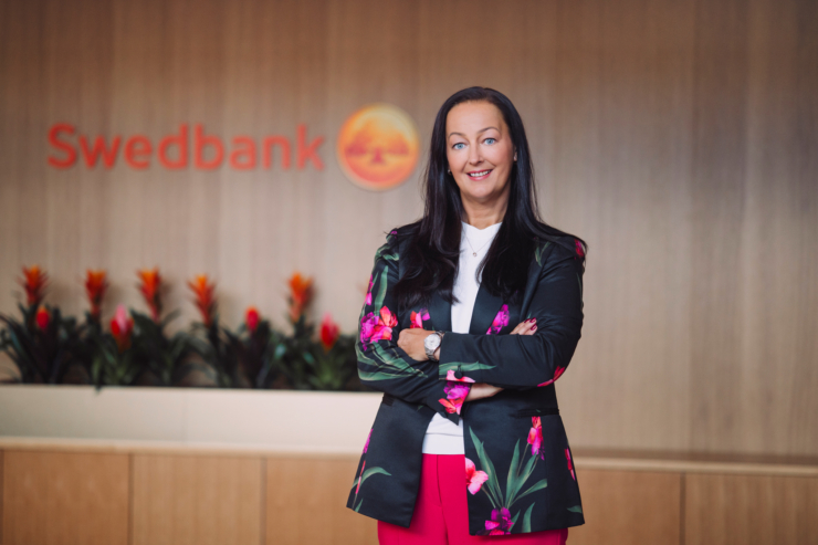 Fotol seisab Swedbanki kõneisik Heli Silluta