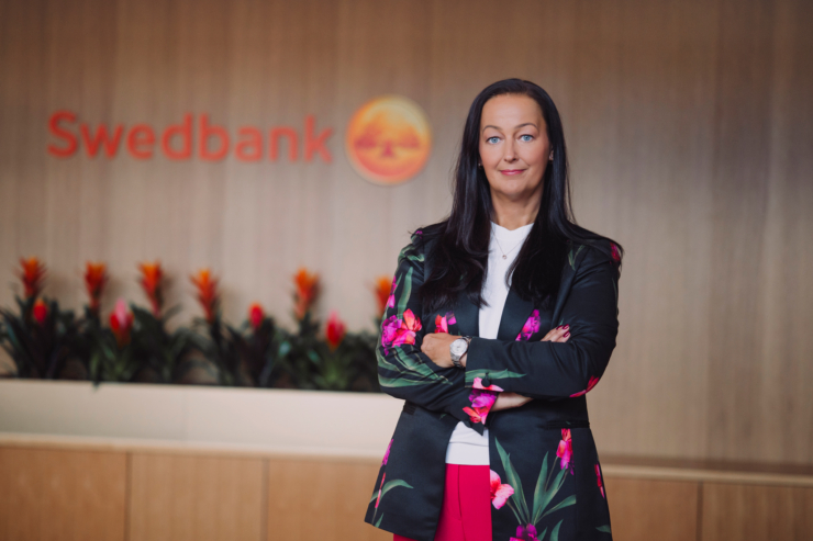 Fotol seisab Swedbanki kõneisik Heli Silluta