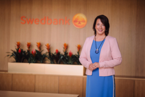 Fotol seisab Swedbanki kõneisik Kadi Tõnismaa