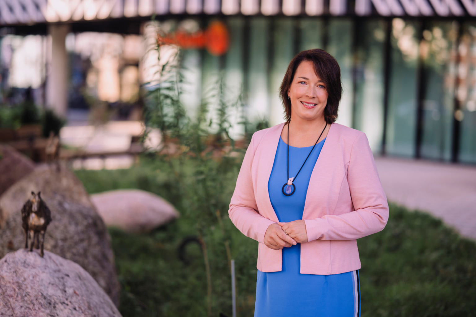 Fotol seisab Swedbanki kõneisik Kadi Tõnismaa