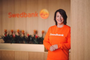 Fotol seisab Swedbanki kõneisik Kadi Tõnismaa