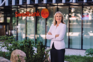 Fotol seisab Swedbanki kõneisik Katri Link