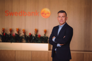 Fotol seisab Swedbanki kõneisik Sergei Balandin