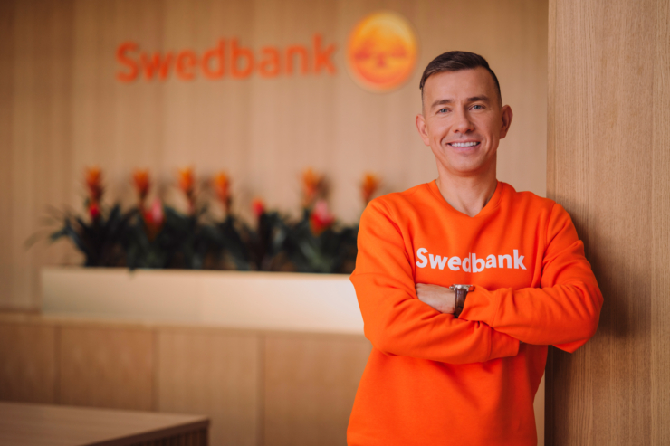 Fotol seisab Swedbanki kõneisik Sergei Balandin