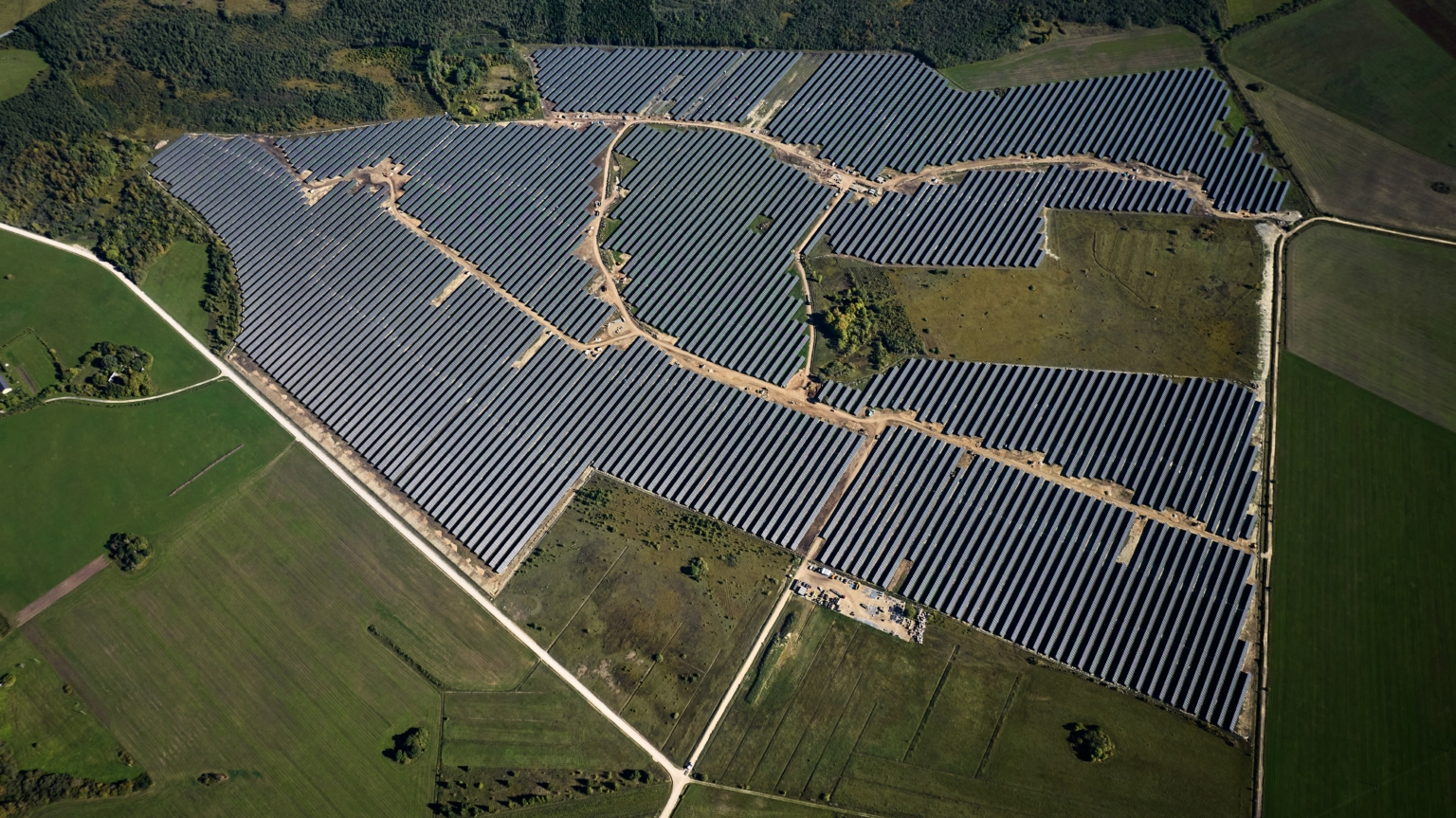 Pildil on suur Kirikmäe päikesepark.