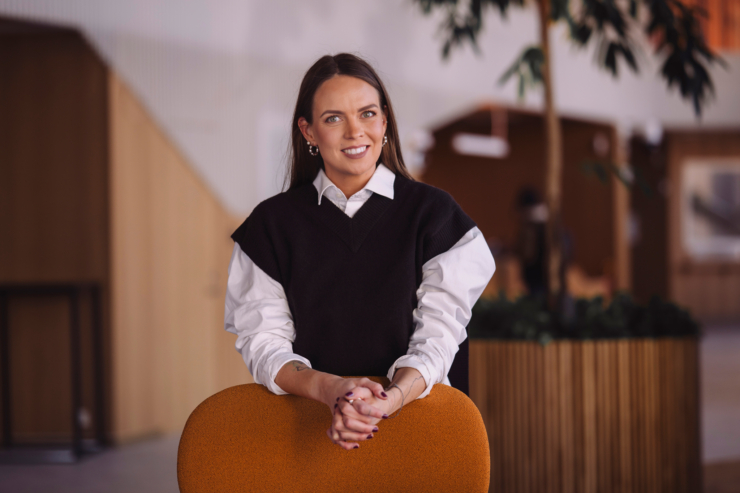 Fotol on naeratav Swedbanki brändiosakonna juht Marie Niilisk.