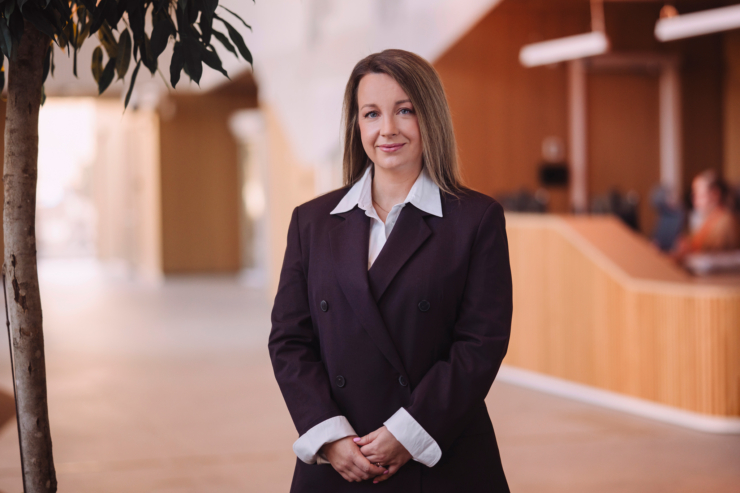 Fotol seisab Swedbanki kõneisik Kristiina Lees