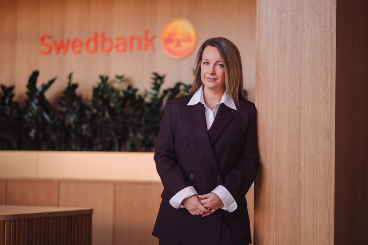Fotol seisab Swedbanki kõneisik Kristiina Lees