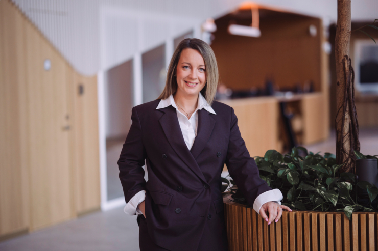 Fotol seisab Swedbanki kõneisik Kristiina Lees