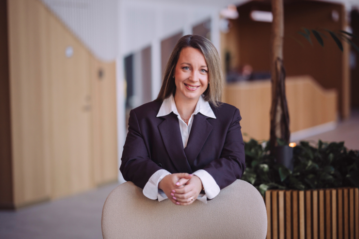 Fotol seisab Swedbanki kõneisik Kristiina Lees