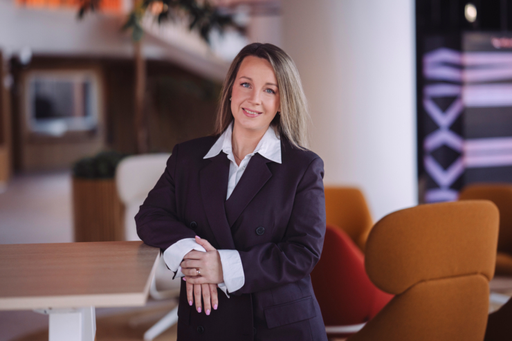 Fotol seisab Swedbanki kõneisik Kristiina Lees